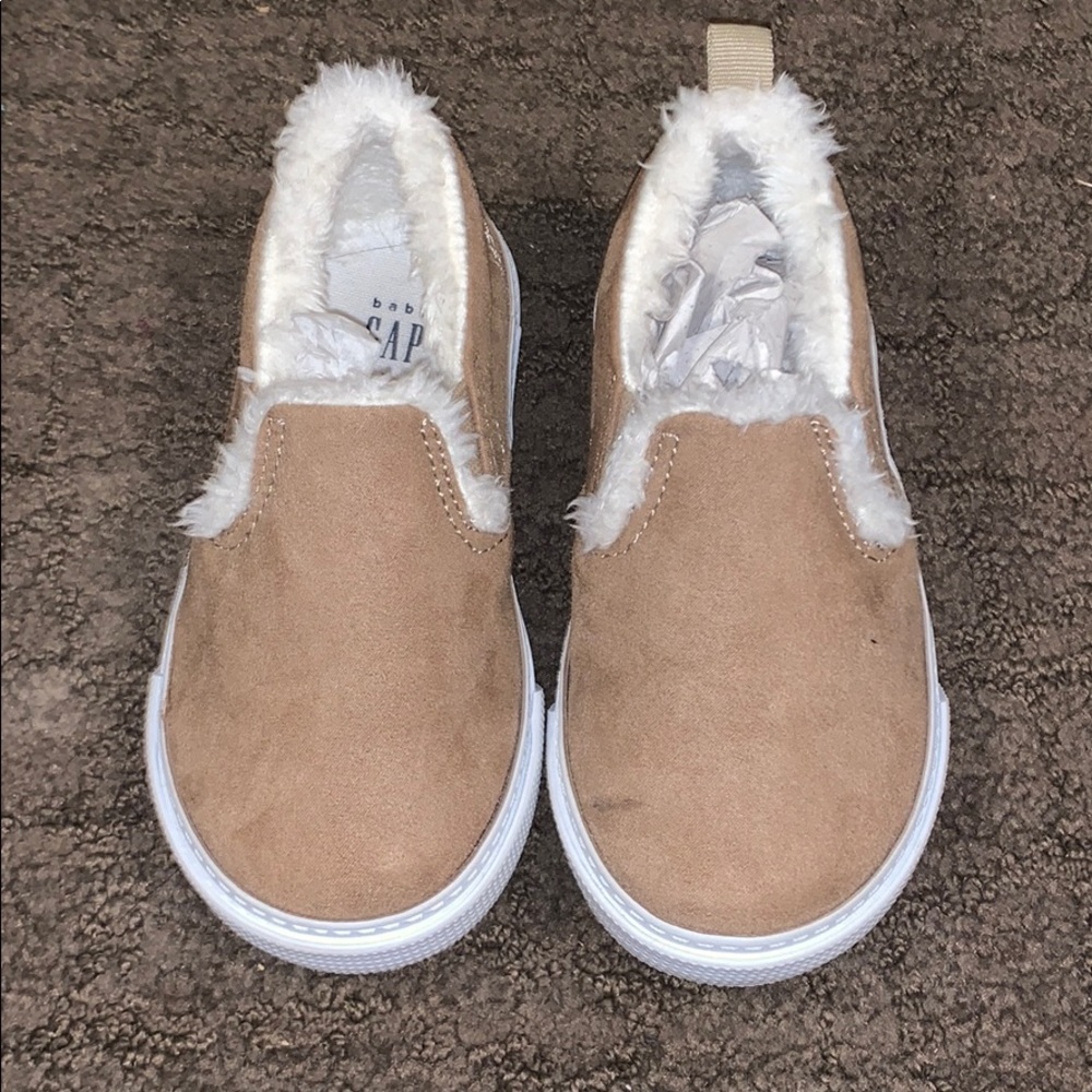 Toddler gap slip on Sherpa